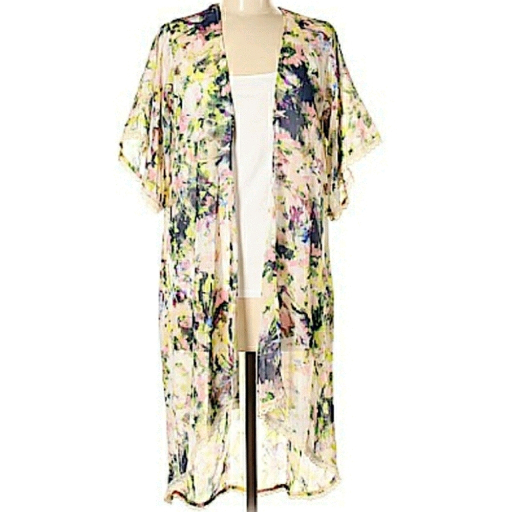 Chic Happens kimono